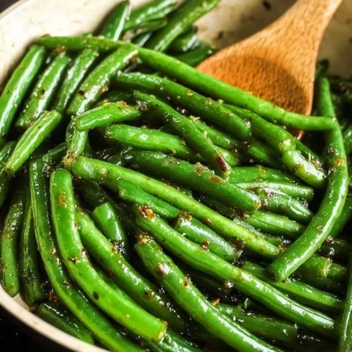 These sautéed green beans are made with just 5 simple ingredients. Tender green beans are sautéed in … 2 Delicious sautéed green beans made with 5 simple ingredients