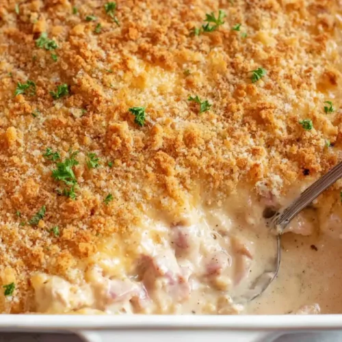 Chicken Cordon Bleu Casserole: 5 Easy Steps 2 A bubbling chicken cordon bleu casserole topped with golden breadcrumbs