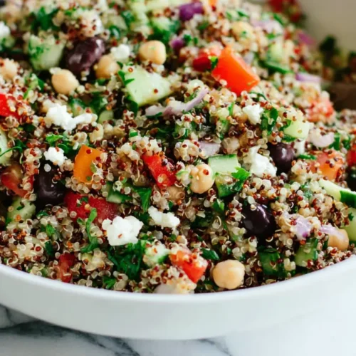 Quinoa Salad: Best 1-Pan Wonders to Try Now 2 A fresh quinoa salad with colorful vegetables