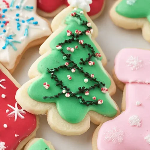 Decorative Sugar Cookie Icing: 4 Ways to Color It Right 2 Decorative sugar cookie icing applied with precision on a cookie.