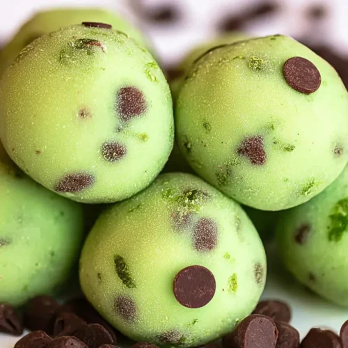 Mint chocolate truffles: Discover 2 Delicious Secrets 2 Chocolate mint truffles coated in cocoa powder