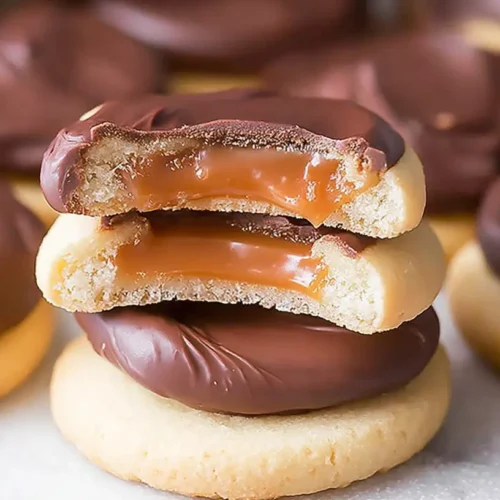 Cookies resembling Twix bars with a shortbread base, caramel, and chocolate