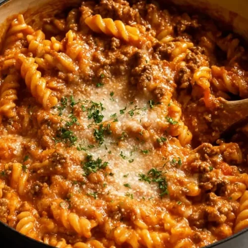 One-Pot Ground Beef Pasta: How to Make 6 Servings 2 A hearty one-pot ground beef pasta dish simmering in a skillet.