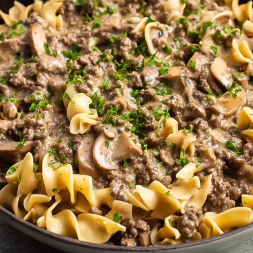 Simple Ground Beef Stroganoff: A 15-Minute Meal! 2 A steaming bowl of simple ground beef stroganoff with noodles.