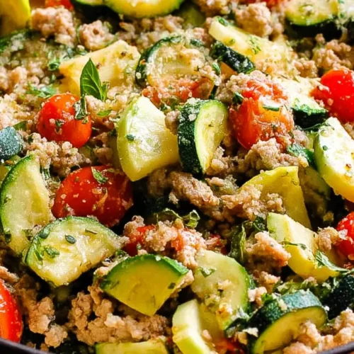 Ground Turkey and Zucchini Bowl: How to Cook in 15 Mins 2 A healthy ground turkey and zucchini bowl prepared for a wholesome meal.