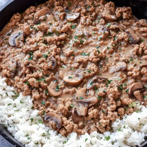 Lightened-Up Ground Turkey Meal: Why 2 Diets Love It 2 A serving of lightened-up ground turkey meal in a bowl, showing lean meat and vegetables.