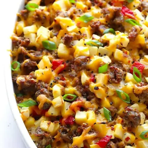Easy Breakfast Casserole with Few Ingredients: 9 Simple Steps 2 An easy breakfast casserole with few ingredients, fresh out of the oven.