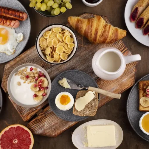 Fast Breakfast Ideas for Busy Mornings: How to Save 10 Min 2 Collection of fast breakfast ideas for busy mornings, featuring granola and fruit.